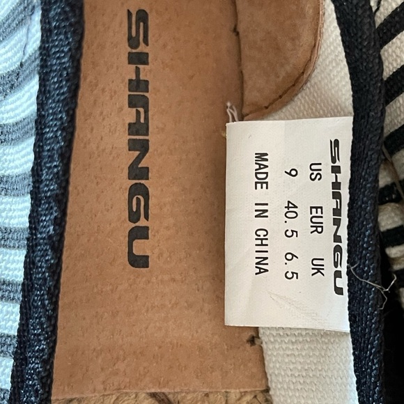 Shangu blank and white stripe new with tag size 9 slip on flats - Picture 5 of 14